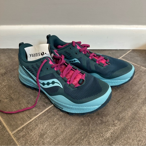 Saucony Xodus 10 Women's Teal and Magenta Athletic Shoes - Picture 2 of 6